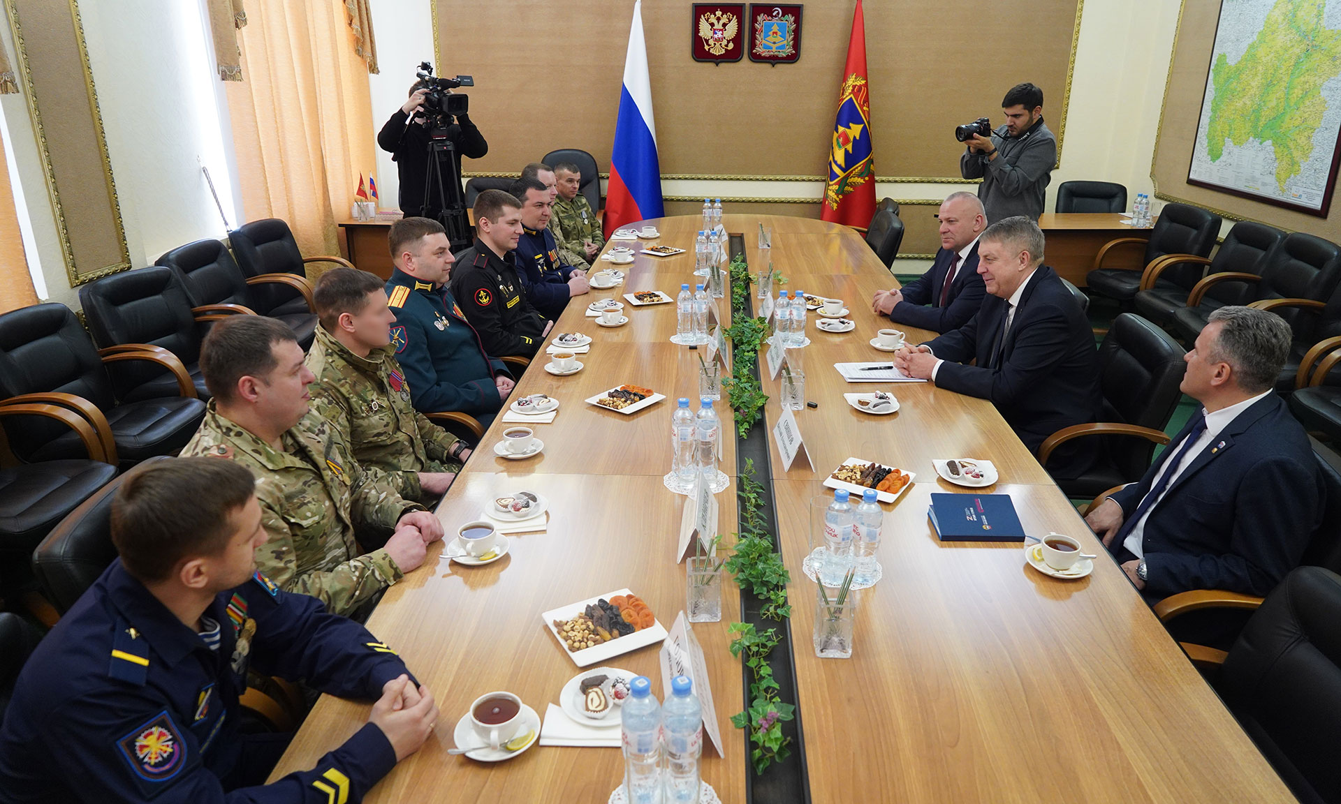 Губернатор Александр Богомаз встретился с участниками региональной программы «Брянские герои»