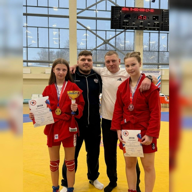 На Первенстве ЦФО по самбо успешно выступили брянские самбисты