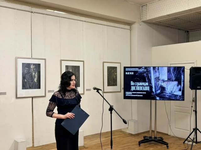 В Брянске состоялось торжественное открытие выставки «По страницам Достоевского» (12+)