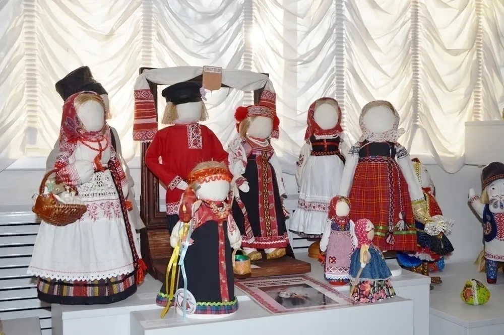 В Брянске открылась выставка «Вдохновленные традициями» (0+)