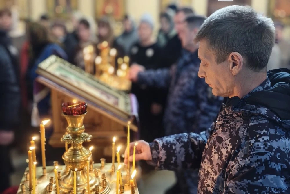 В Брянске росгвардейцы приняли участие в торжественном богослужении
