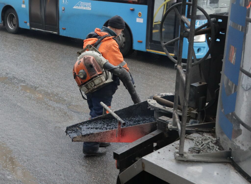 Ямочный ремонт дорог продолжается в Брянске