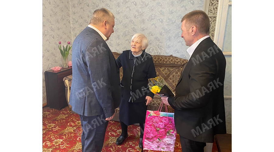 Ветерану войны из Новозыбкова высказали слова признательности накануне 8 Марта