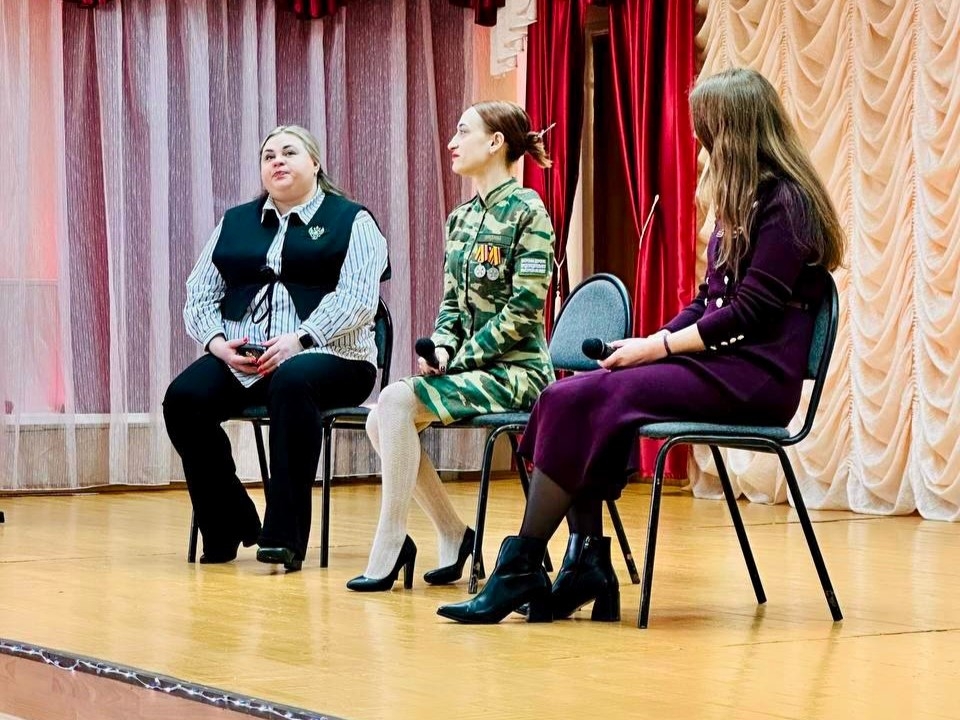 В Глинищевской гимназии прошла встреча с ветераном СВО