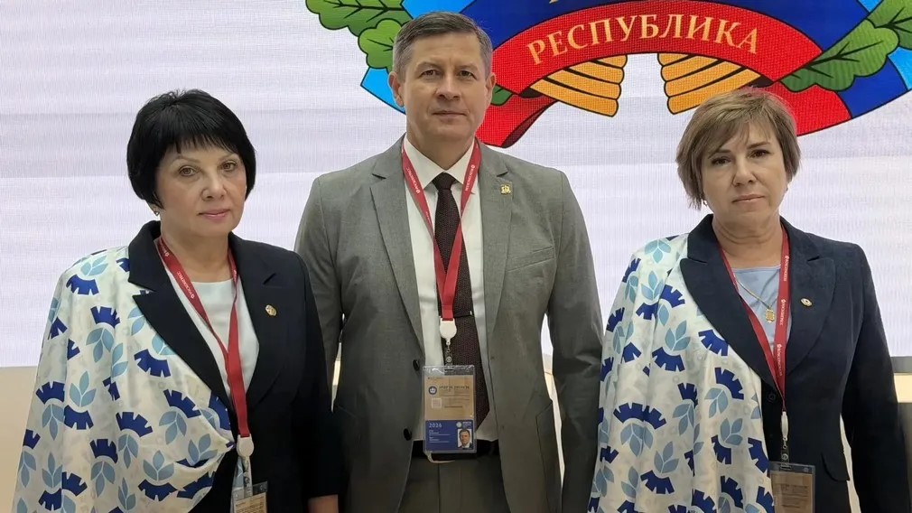 Глава Брянщины Егор Ковальчук посетил стенд ЛНР на экономическом форуме
