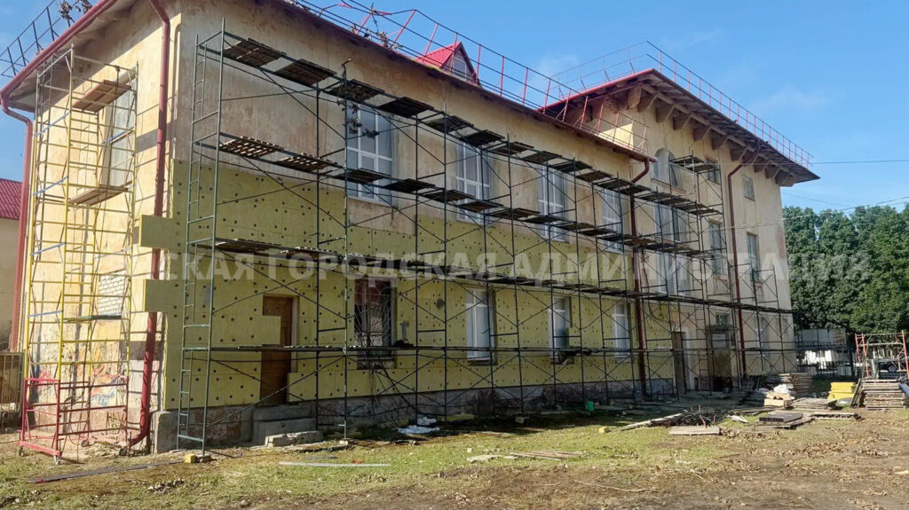 В Брянске ремонтируют городской Дворец культуры в Володарском районе