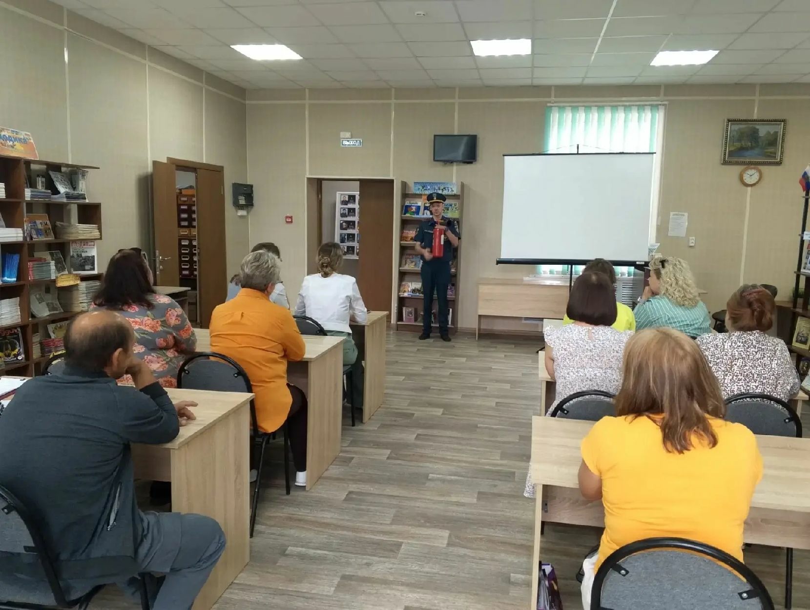Библиотекари Погара освоили правила пожарной безопасности
