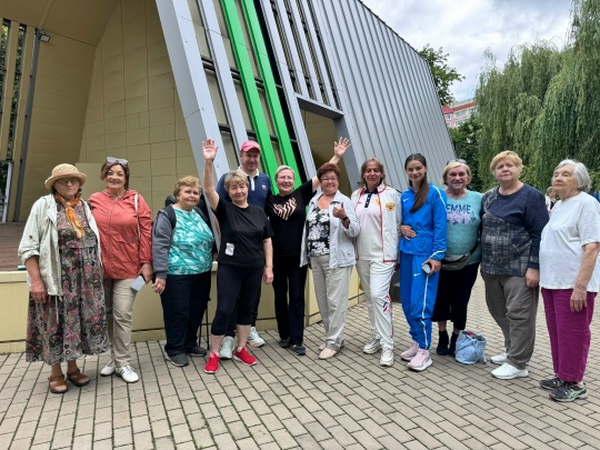 В парке «Юность» прошла оздоровительная зарядка для клуба «Активное долголетие»