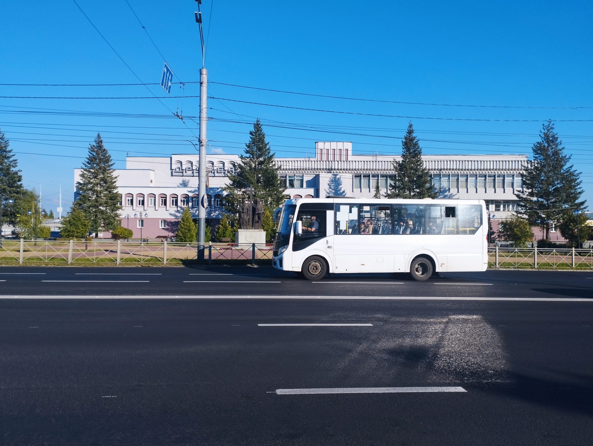 В Брянске обновляют дорогу к туристическим объектам