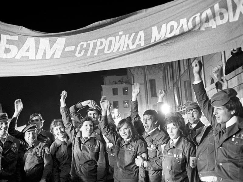 Губернатор Брянской области поздравил жителей региона с годовщиной комсомола