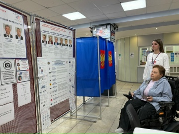 Волонтеры Брянска помогают избирателям с ограниченными возможностями здоровья