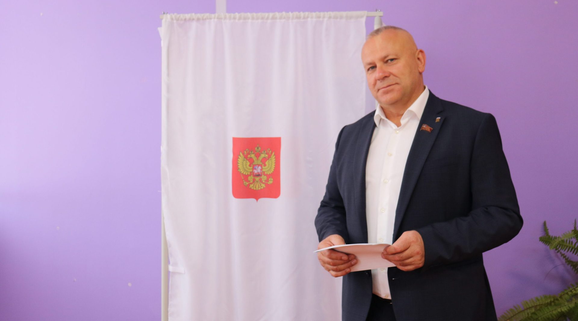 Председатель Брянской облдумы Валентин Суббот принял участие в голосовании