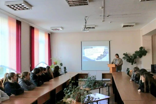 В Брянском транспортном техникуме отметили годовщину воссоединения с новыми регионами РФ